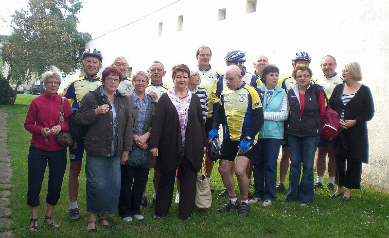 2010-06-12 10 03 bis 03 Les cyclos et la logistique.JPG